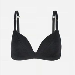 Lively All-Day Deep V No-Wire black bra size 36C